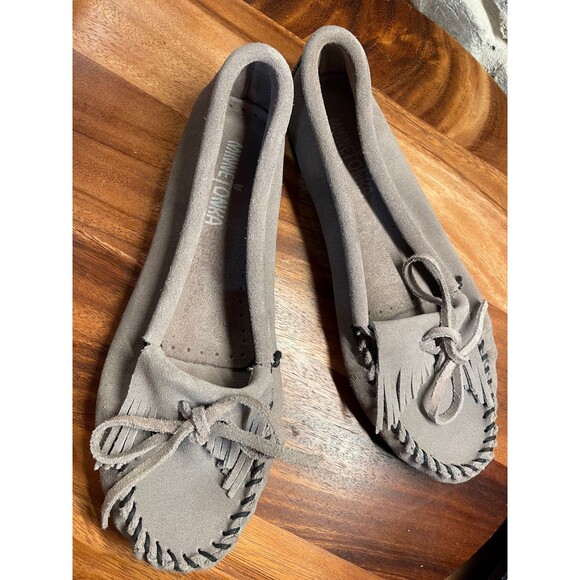 Minnetonka Moccasins size8.5 - Picture 1 of 4